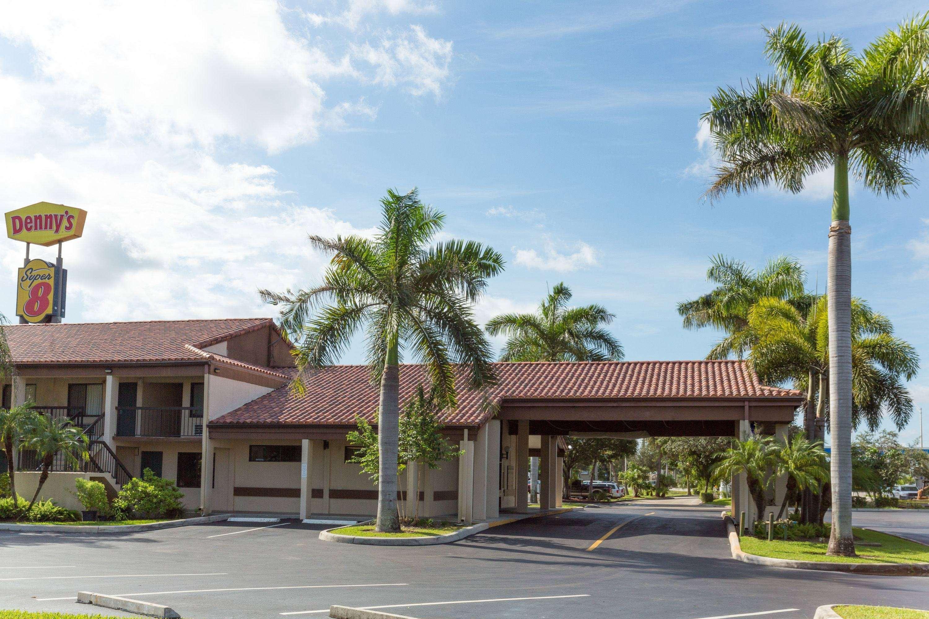 Super 8 By Wyndham Riviera Beach West Palm Beach Екстериор снимка