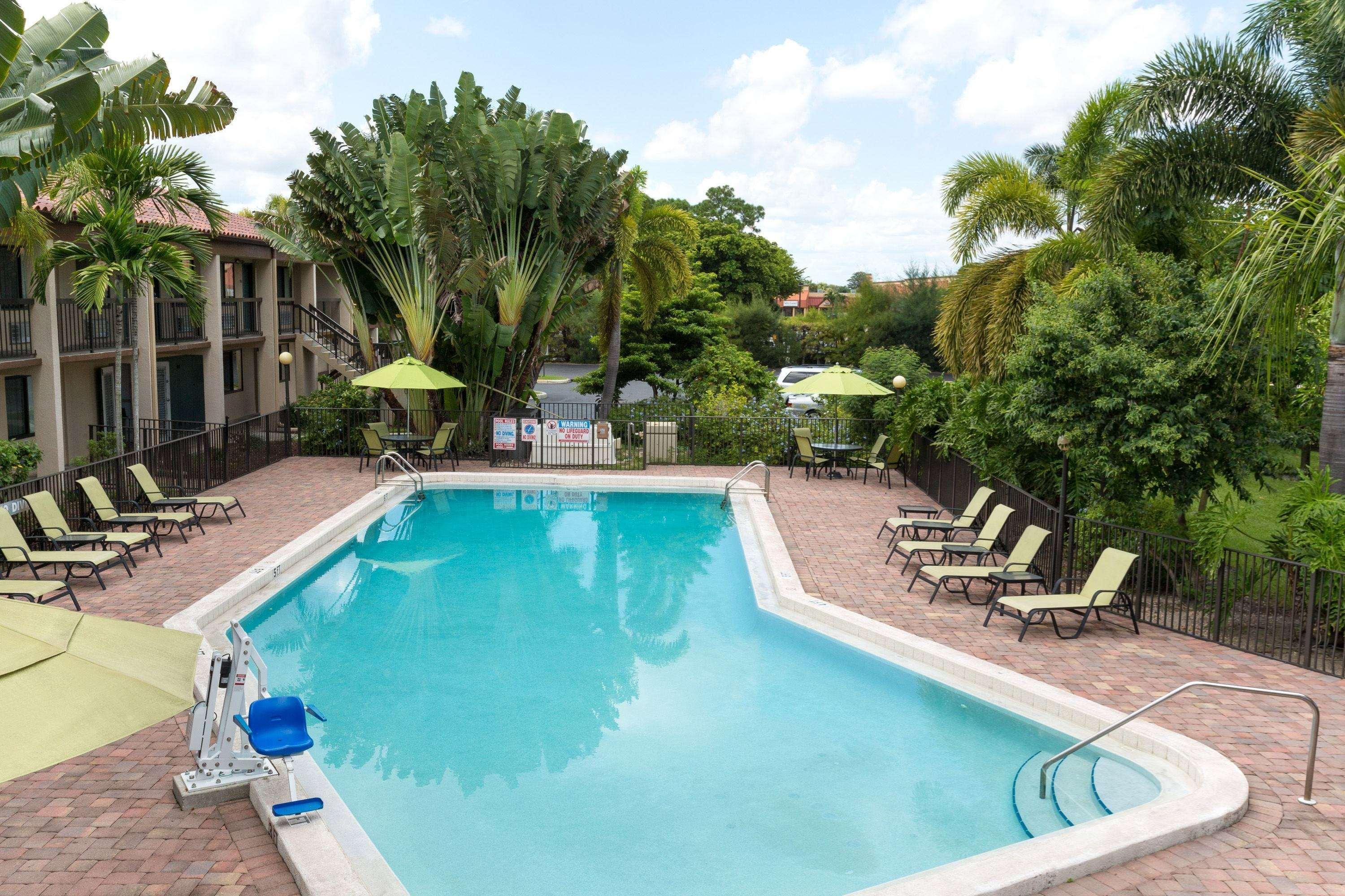 Super 8 By Wyndham Riviera Beach West Palm Beach Екстериор снимка