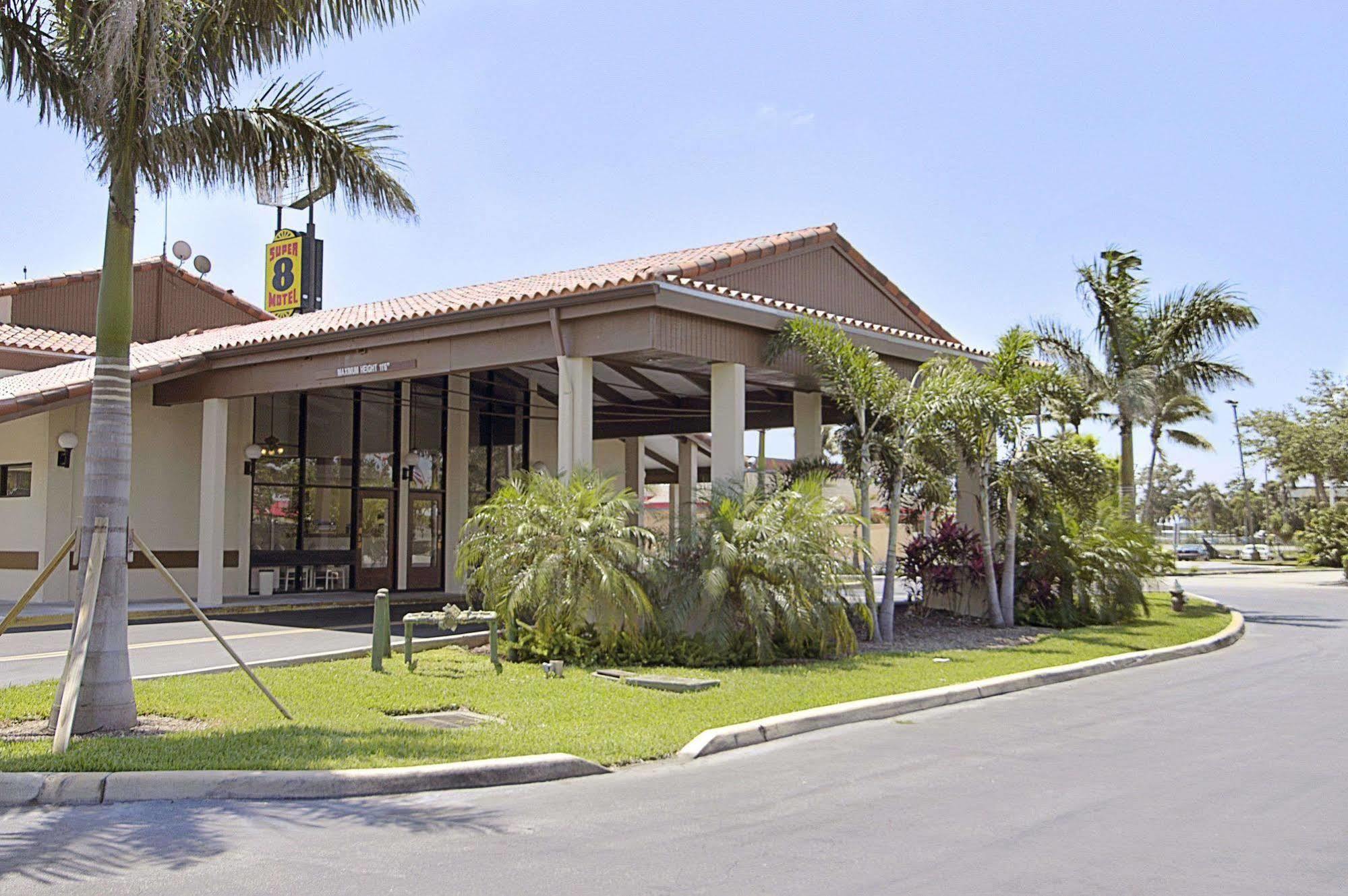 Super 8 By Wyndham Riviera Beach West Palm Beach Екстериор снимка