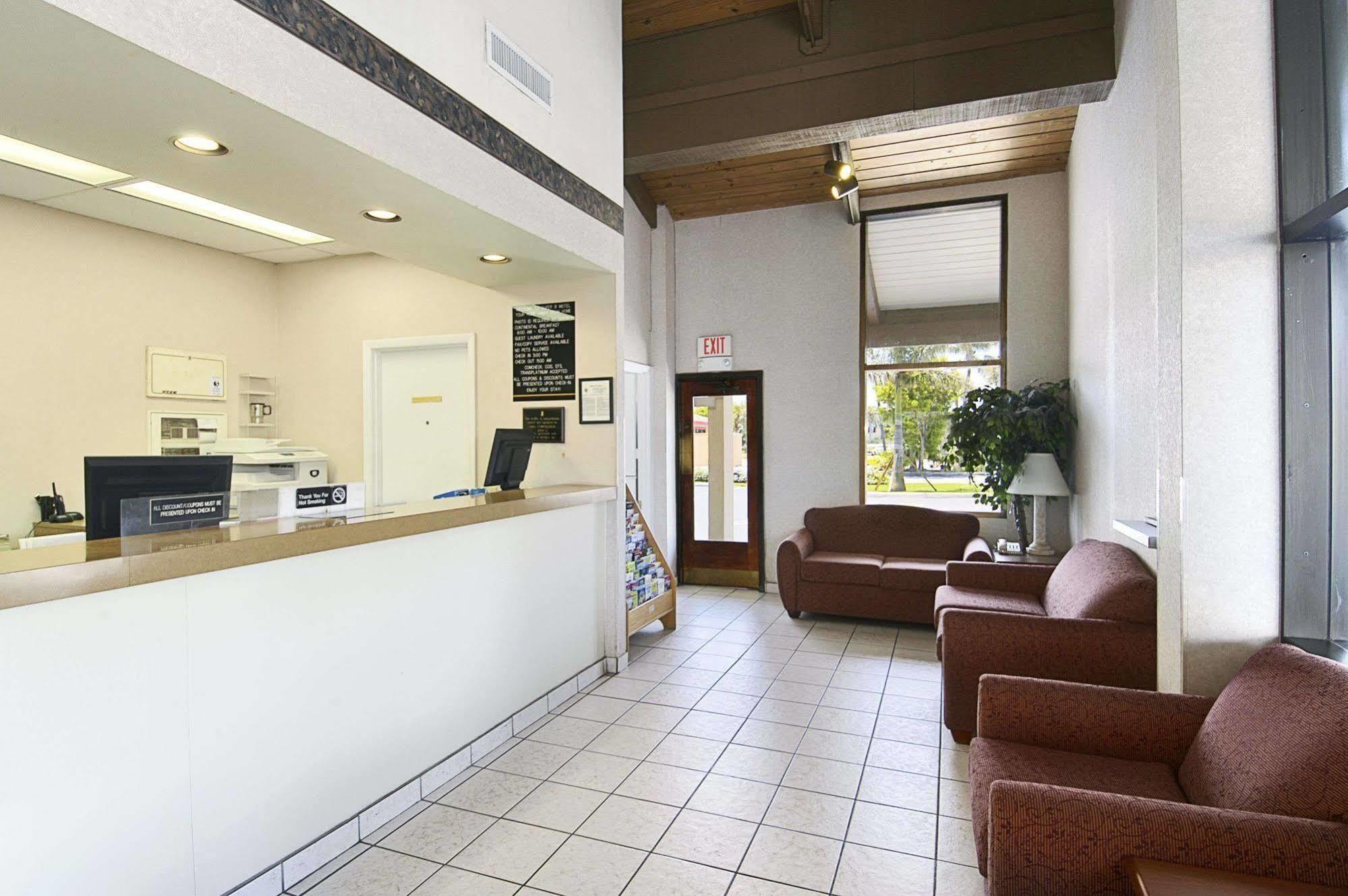 Super 8 By Wyndham Riviera Beach West Palm Beach Екстериор снимка