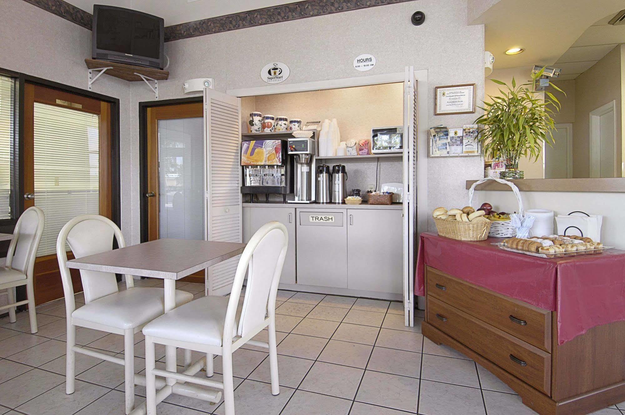 Super 8 By Wyndham Riviera Beach West Palm Beach Екстериор снимка