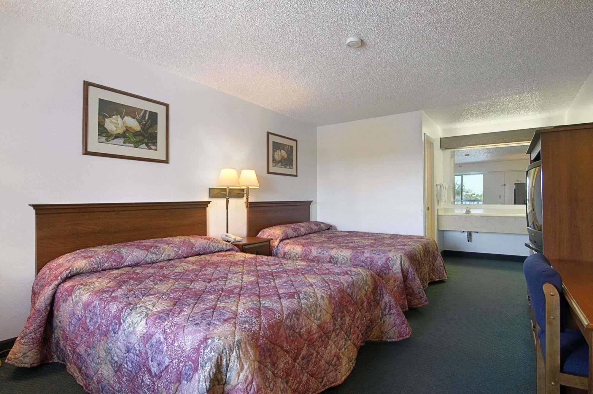Super 8 By Wyndham Riviera Beach West Palm Beach Екстериор снимка