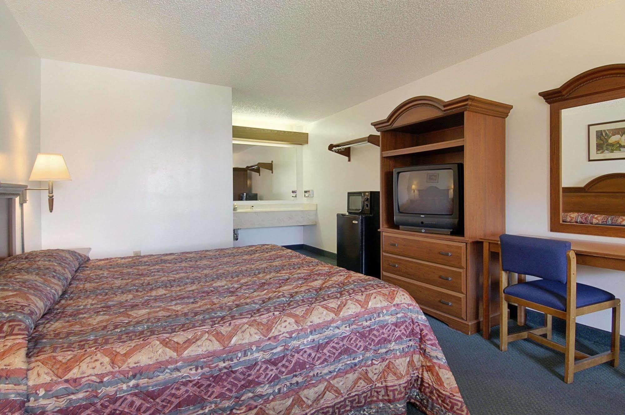 Super 8 By Wyndham Riviera Beach West Palm Beach Екстериор снимка