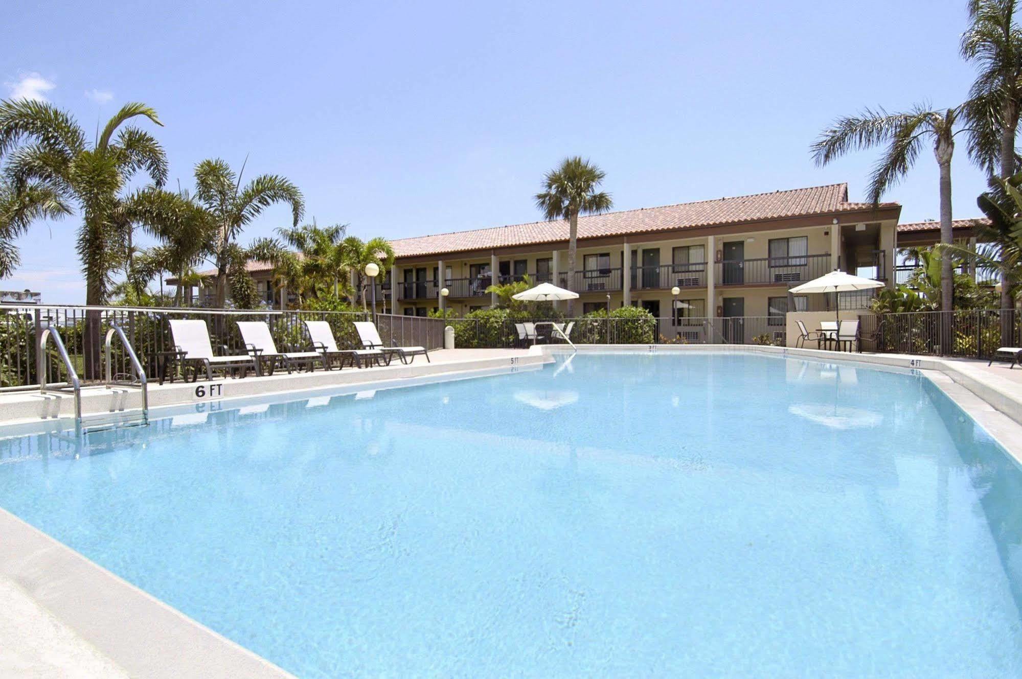 Super 8 By Wyndham Riviera Beach West Palm Beach Екстериор снимка